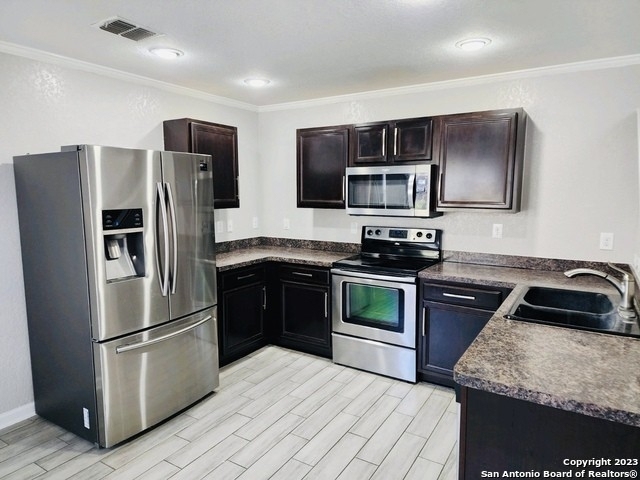 9114 Mimosa Manor - Photo 11