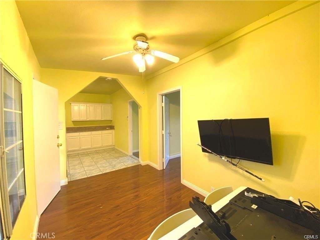120 S Clarence Street - Photo 2