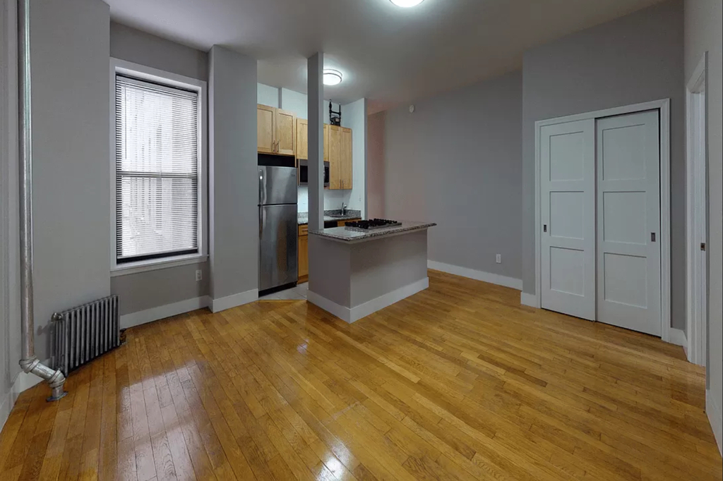 1061 Saint Nicholas Ave - Photo 2