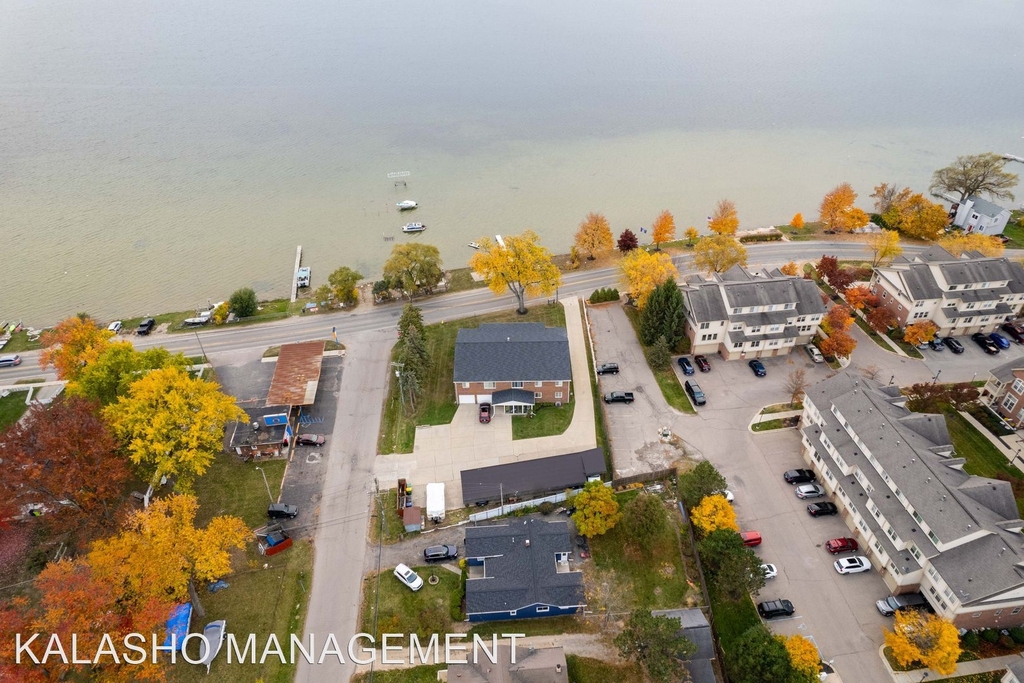 719 E Walled Lake Drive - Photo 10