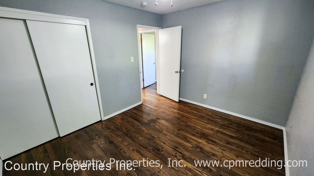 2090 Athens Ave - Photo 11