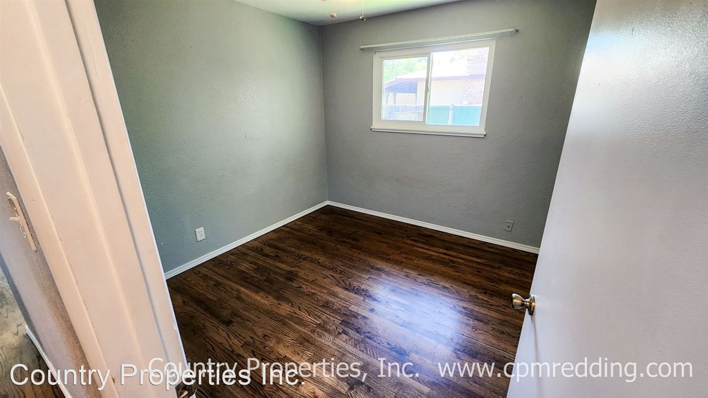 2090 Athens Ave - Photo 12