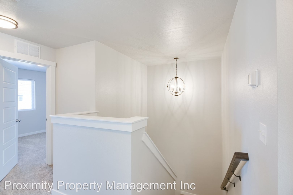 351 S. Riggs Springs Avenue - Photo 11