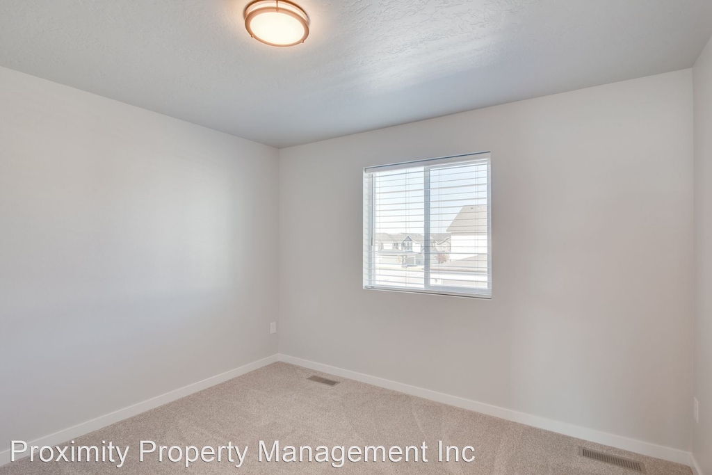 351 S. Riggs Springs Avenue - Photo 14