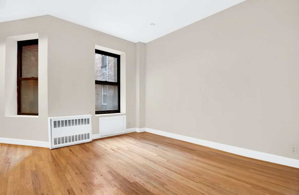 East 25th Street - Photo 3