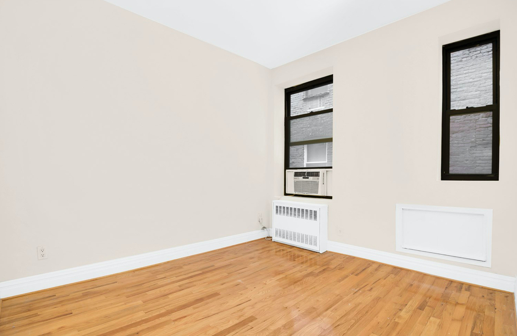 East 25th Street - Photo 2