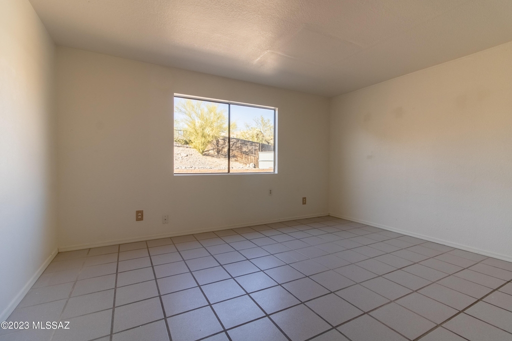 2622 W Barbary Drive - Photo 4