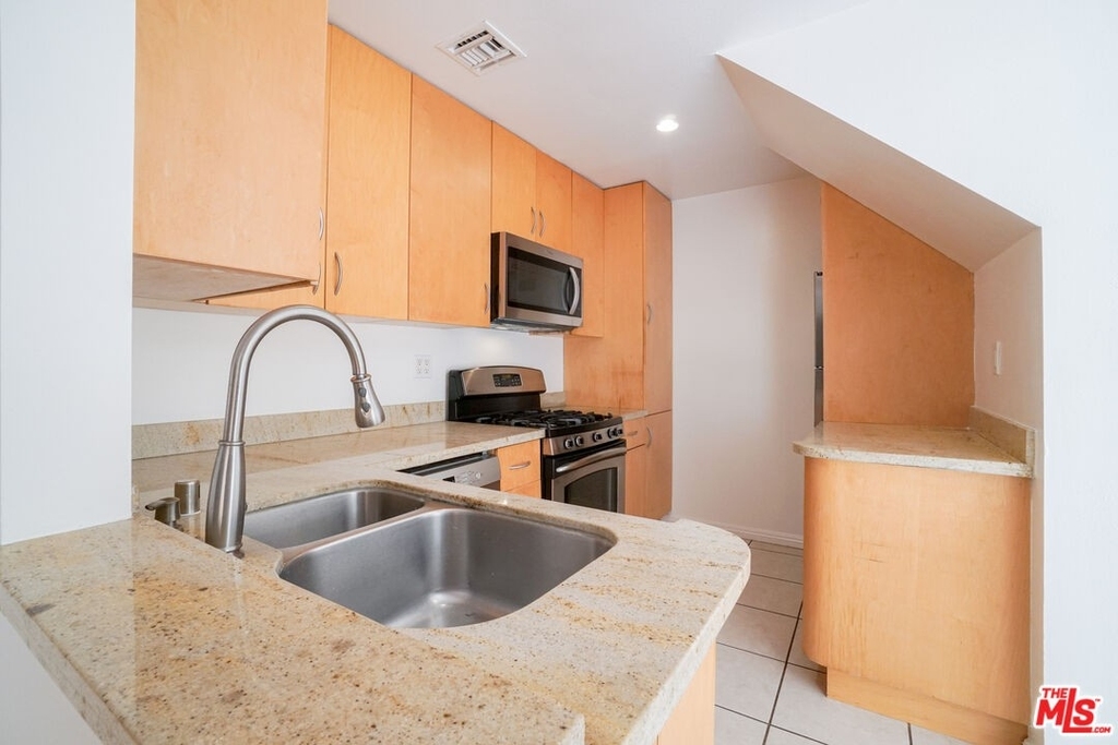 1239 9th St - Photo 14