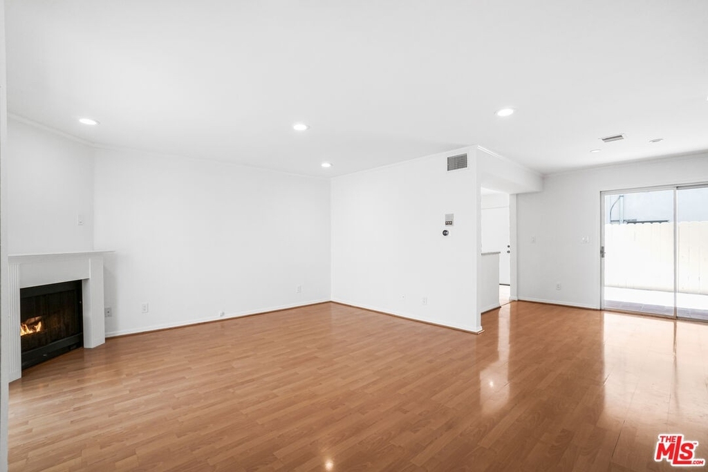 1239 9th St - Photo 6