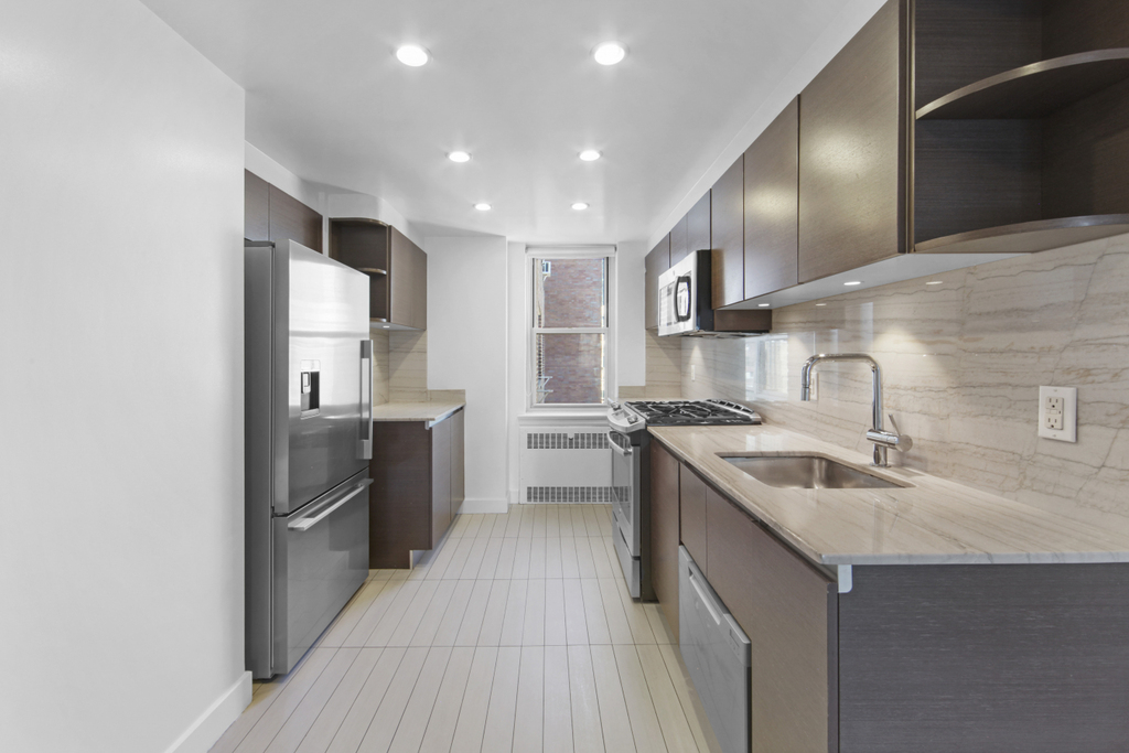  Park Avenue 38TH STREET  - Photo 2