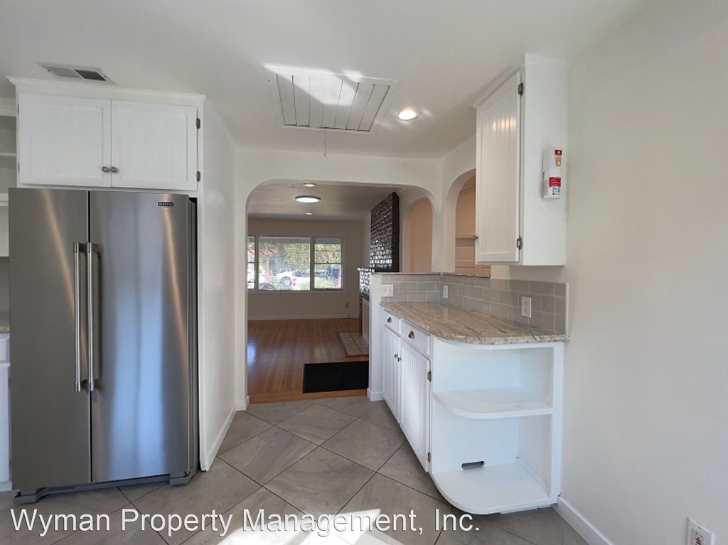 2795 Laurel Street - Photo 8