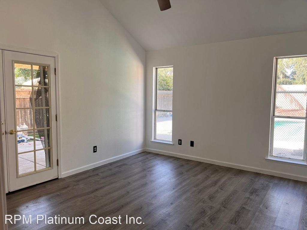 3698 Judy Ave - Photo 6