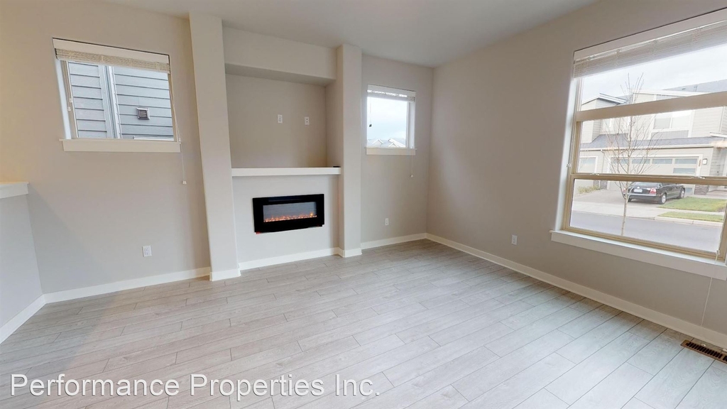 5242 Se Thornapple Street - Photo 2