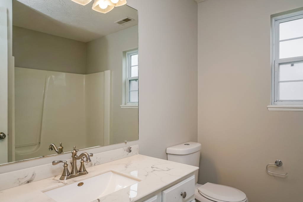 4206 Queens Court - Photo 13