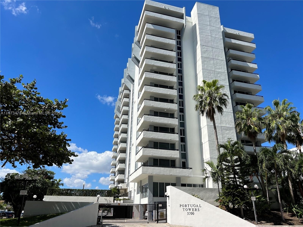 3200 Collins Ave - Photo 19