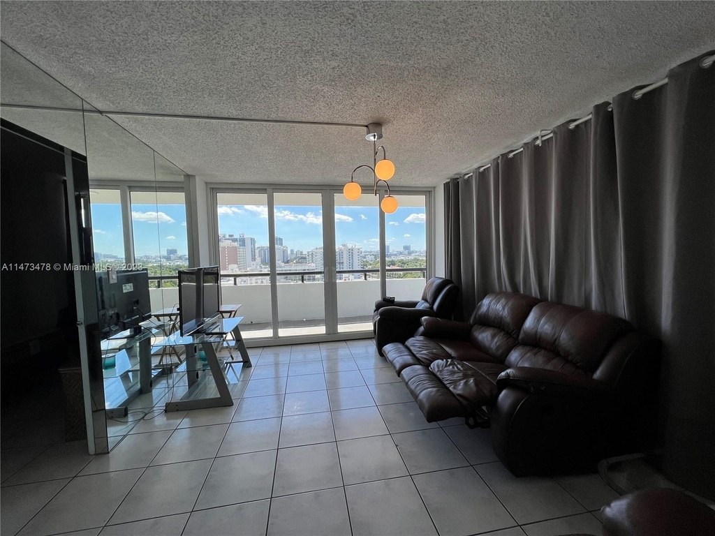 3200 Collins Ave - Photo 4