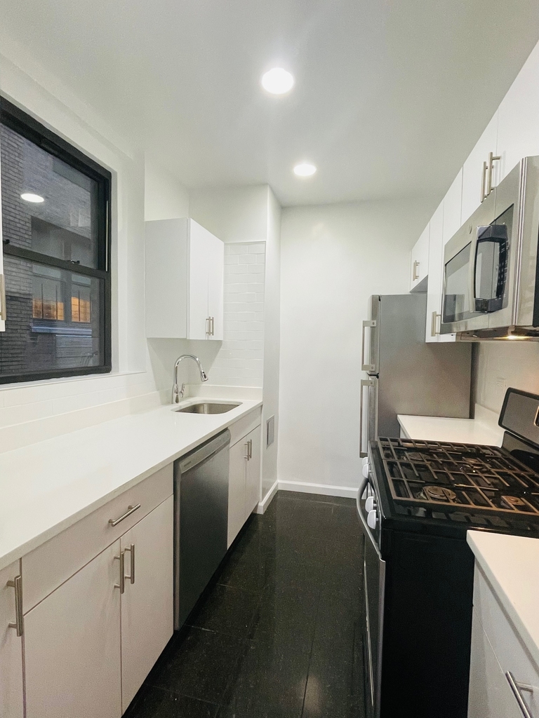 West 55th Street - Photo 5