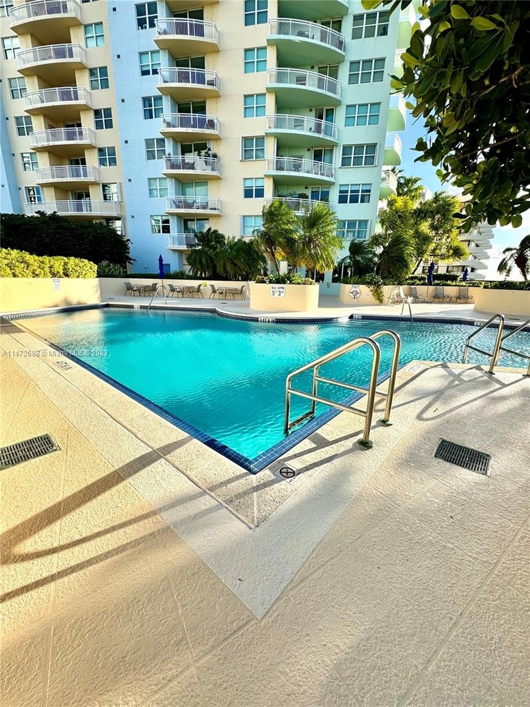 2475 Brickell Ave - Photo 11