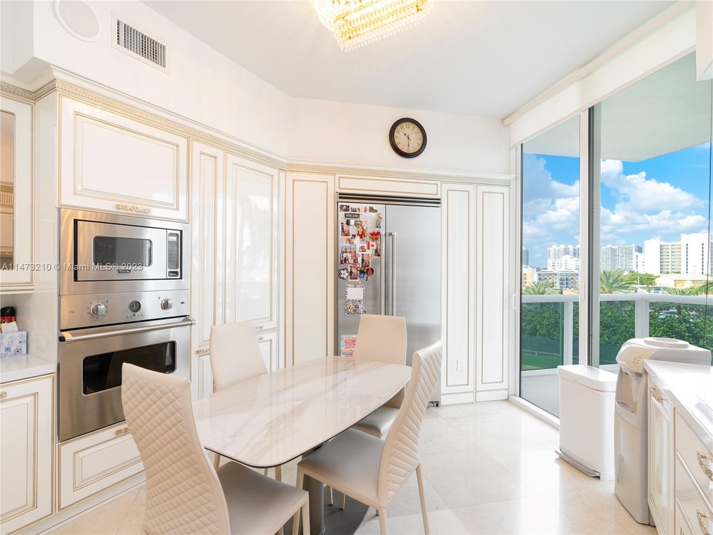 18101 Collins Ave - Photo 10