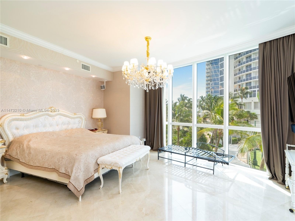 18101 Collins Ave - Photo 4