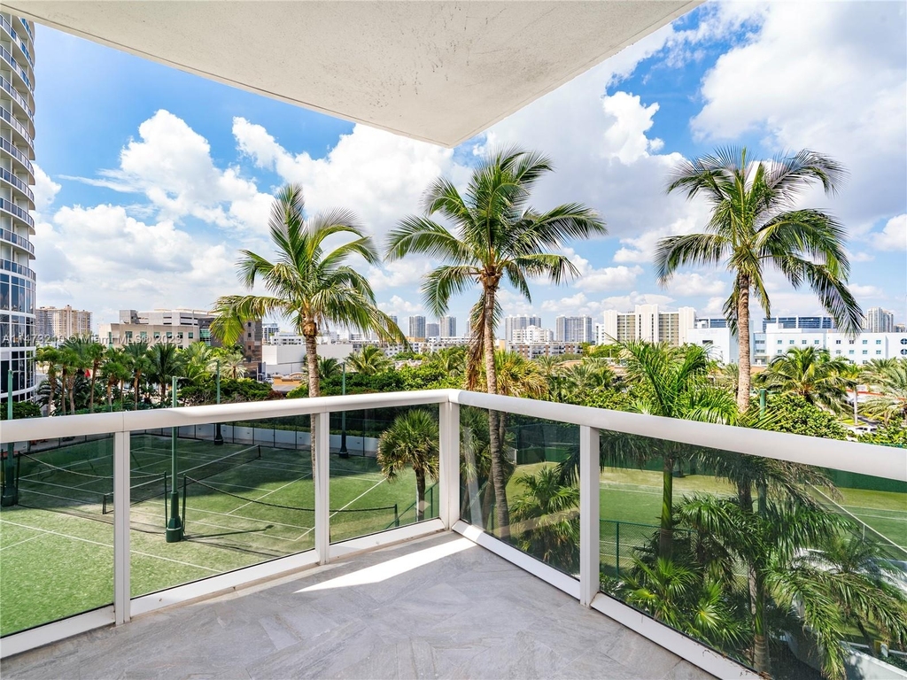 18101 Collins Ave - Photo 8