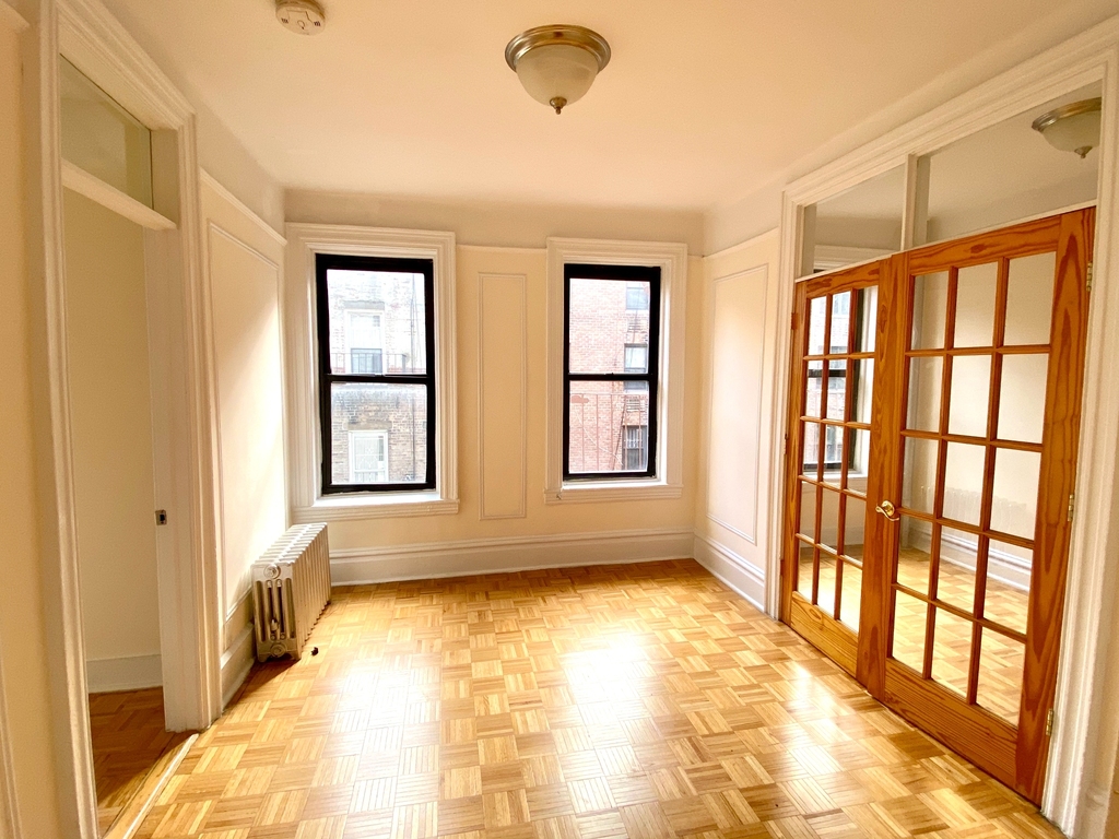 3rd Avenue & 78th Street - Photo 0