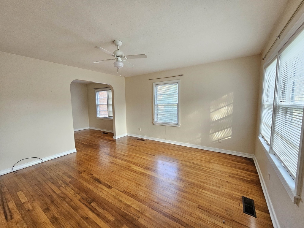 538 E College Avenue - Photo 3