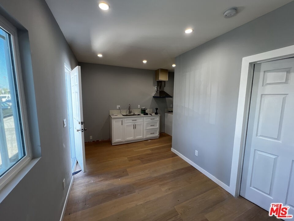 5218 Denker Ave - Photo 2