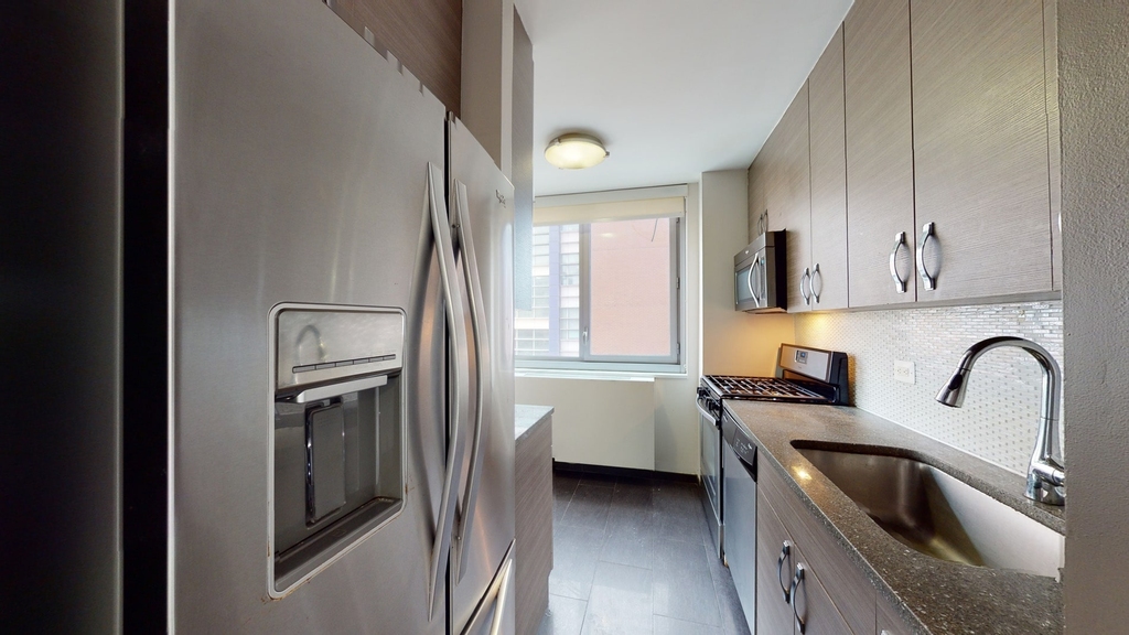 401 East 34th Street - Photo 3