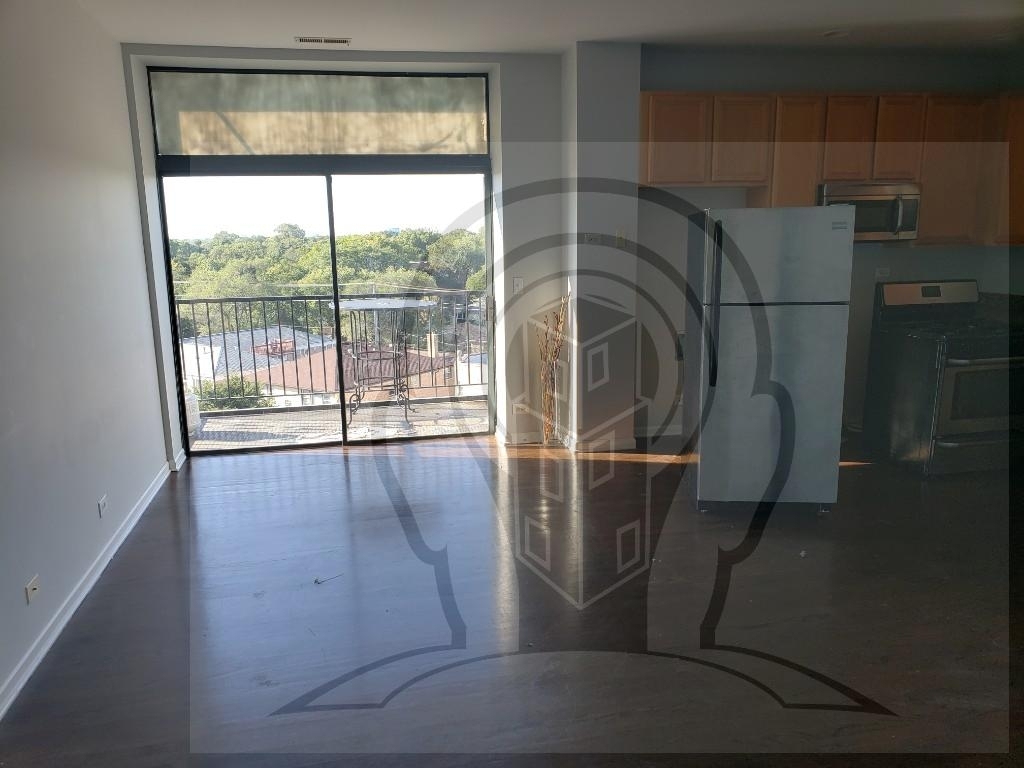 2451 W Howard St - Photo 0