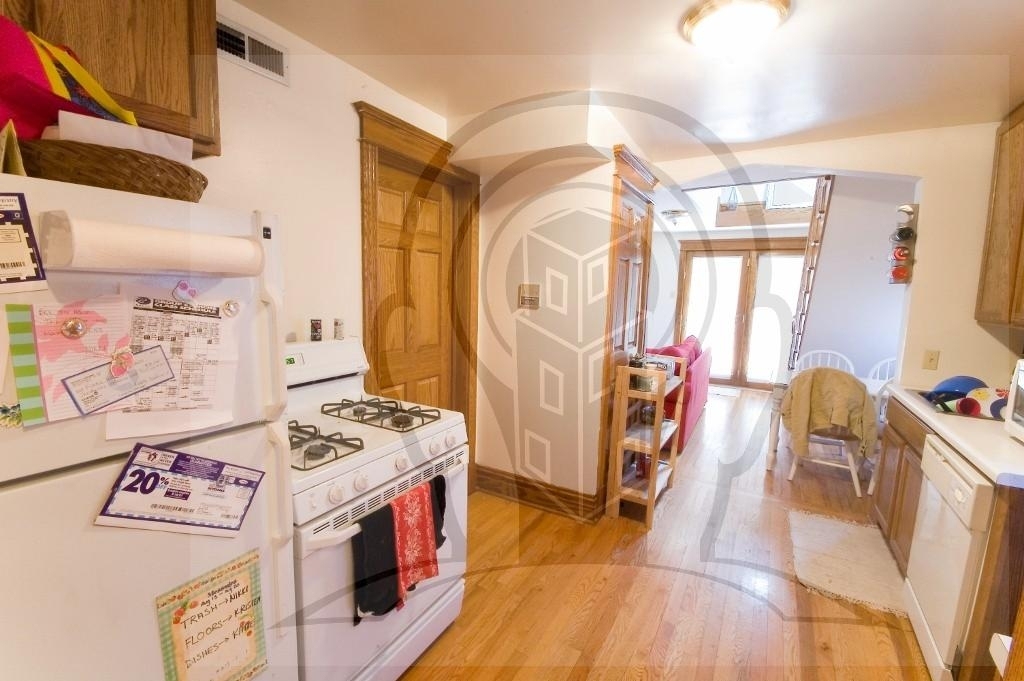 638 W Drummond - Photo 4