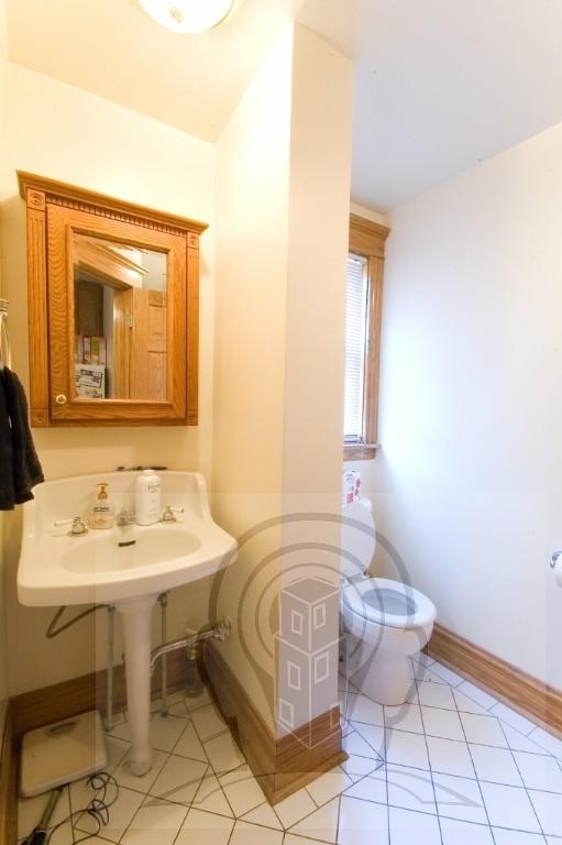 638 W Drummond - Photo 2