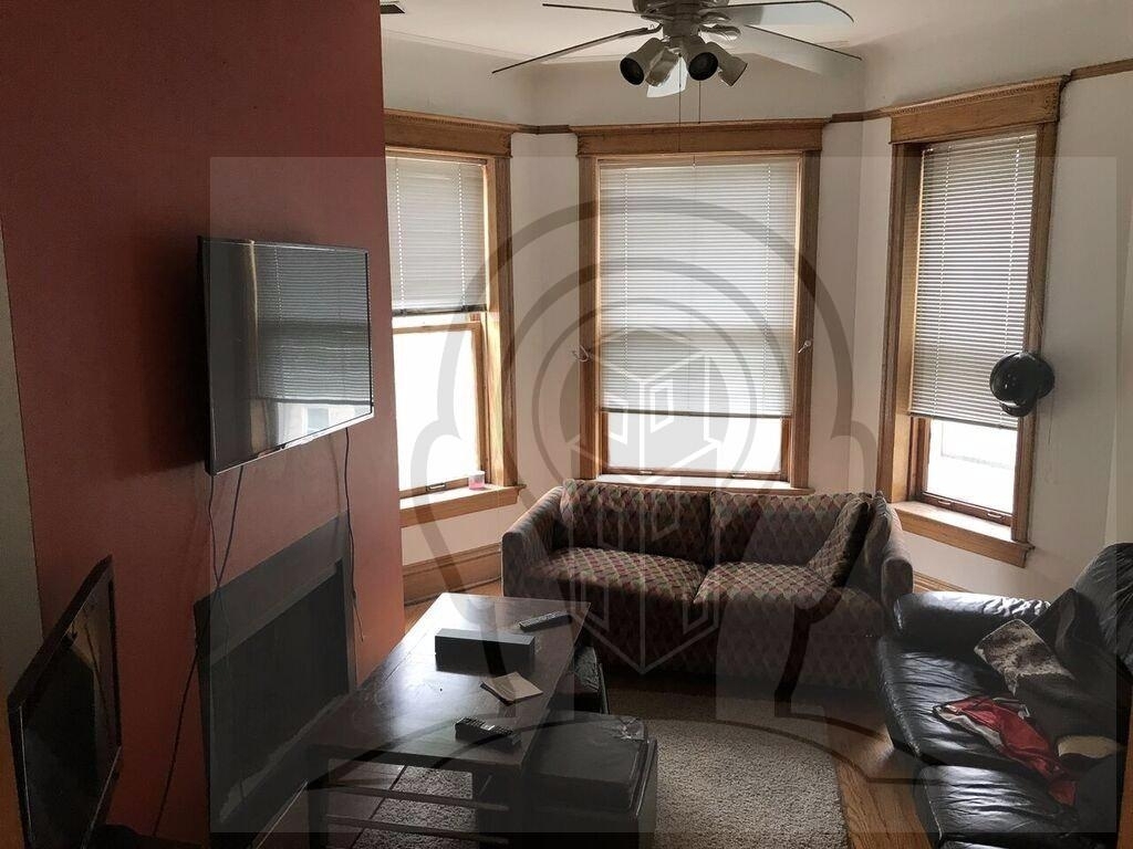 3135 N Clifton Ave. - Photo 3