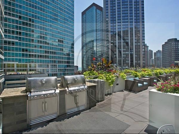345 E Ohio St - Photo 3