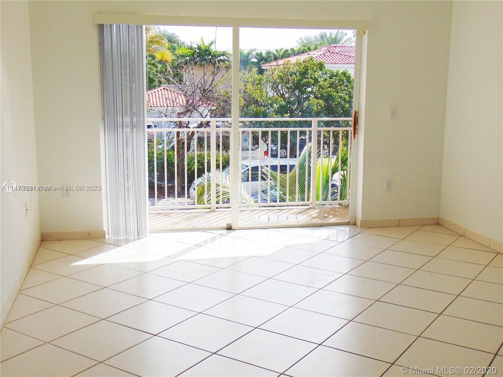 9008 Collins Ave - Photo 21