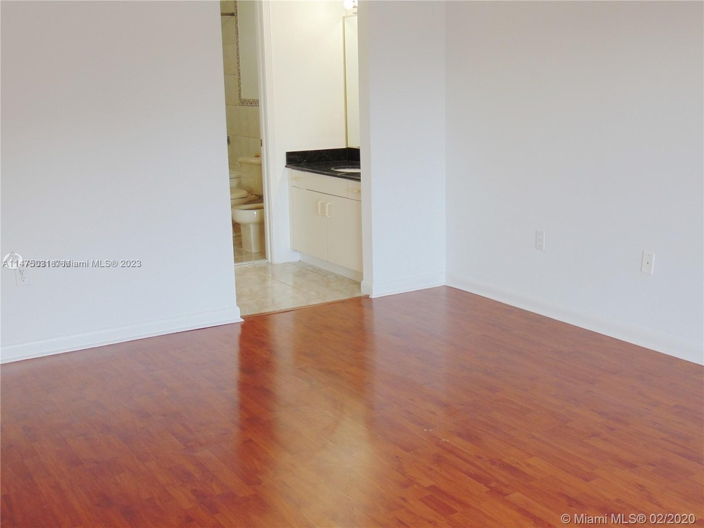 9008 Collins Ave - Photo 16