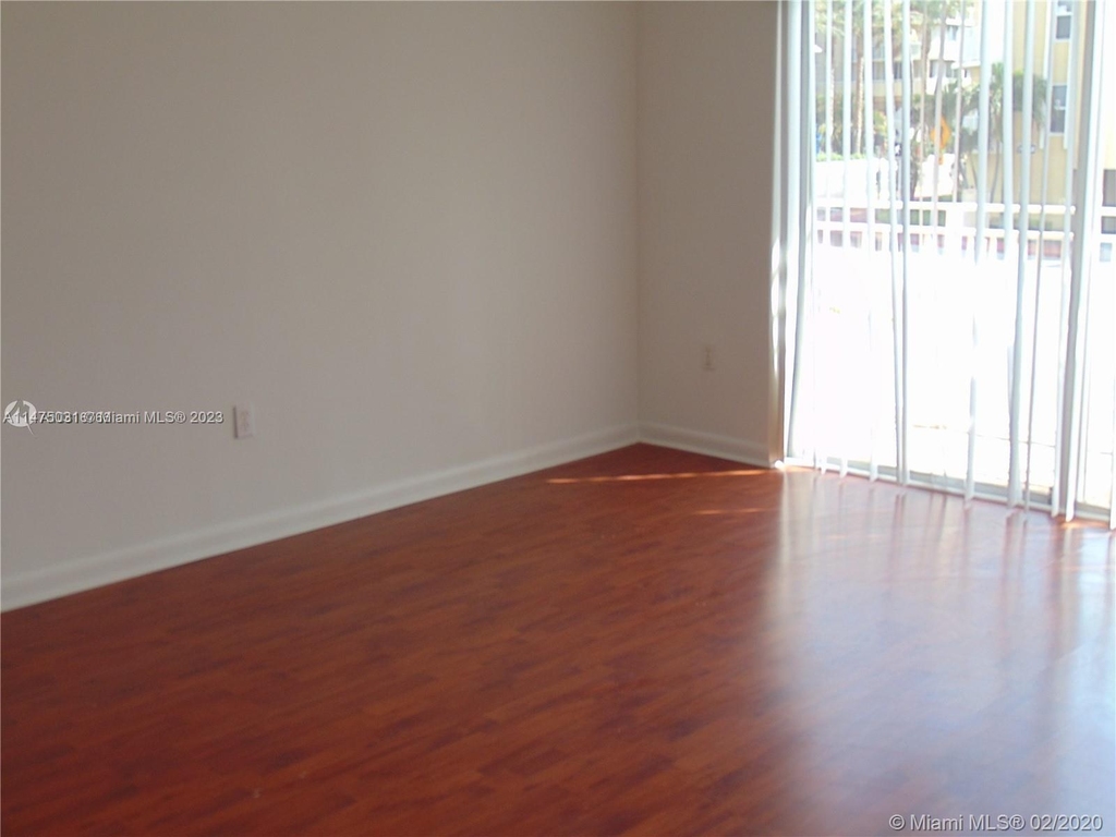 9008 Collins Ave - Photo 20