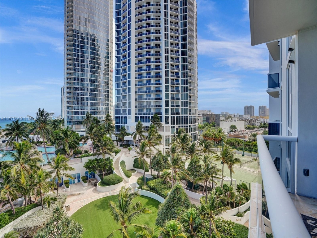 18101 Collins Ave - Photo 37