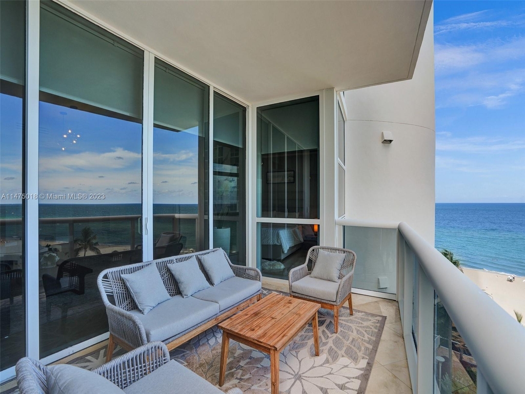 18101 Collins Ave - Photo 5