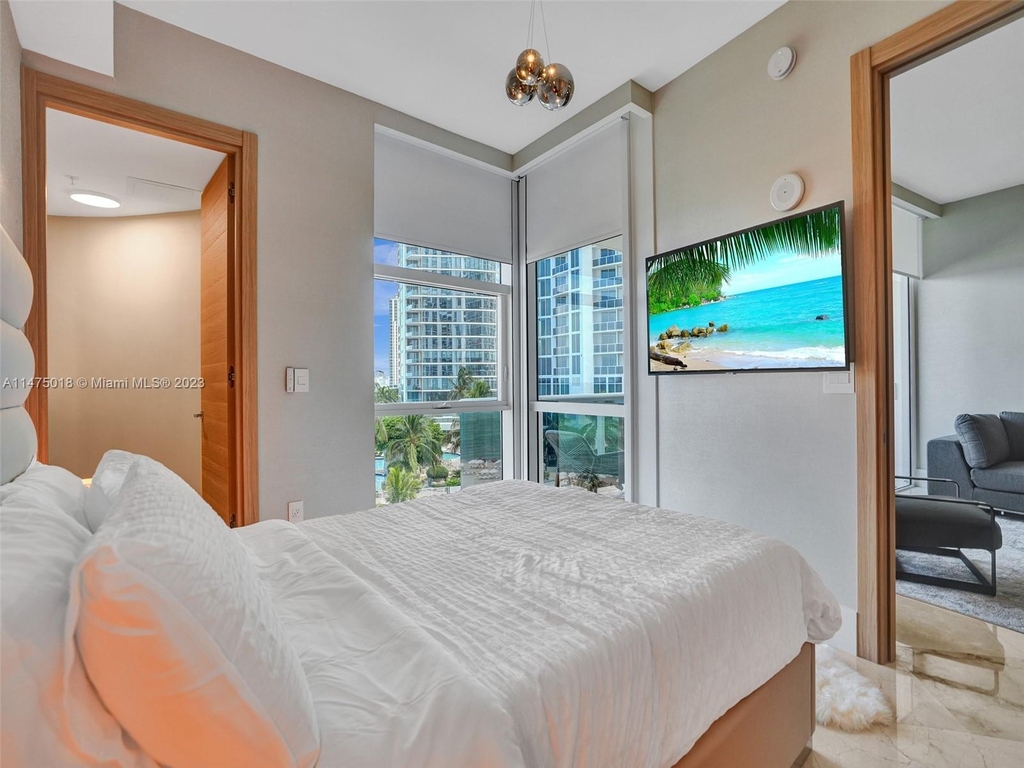 18101 Collins Ave - Photo 33