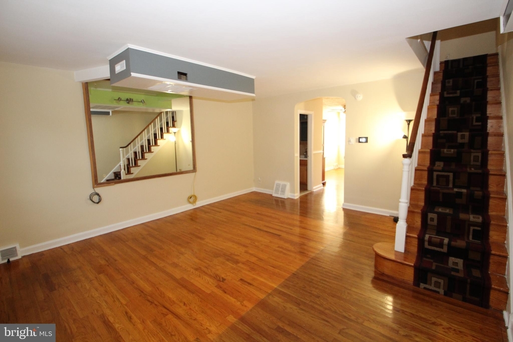 222 W Colonial Street - Photo 2