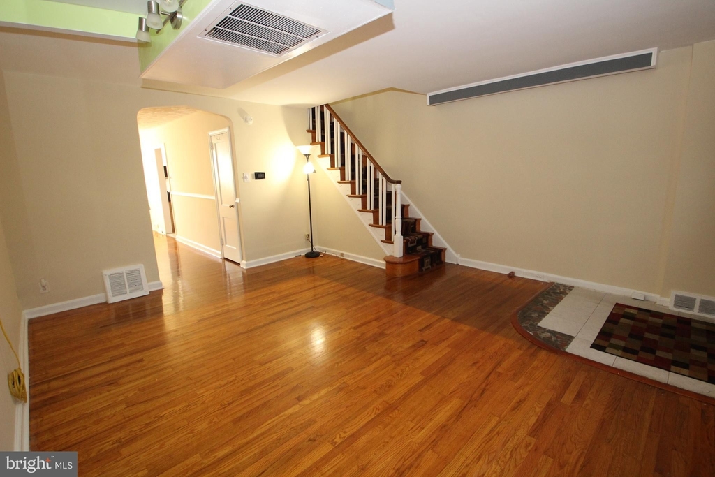 222 W Colonial Street - Photo 3