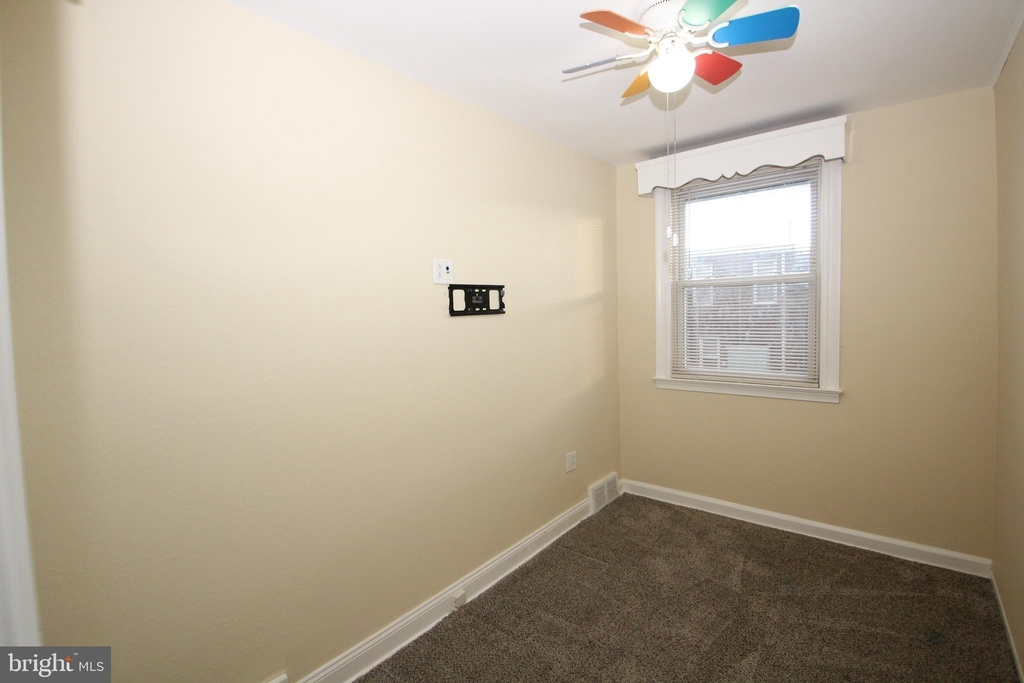 222 W Colonial Street - Photo 19