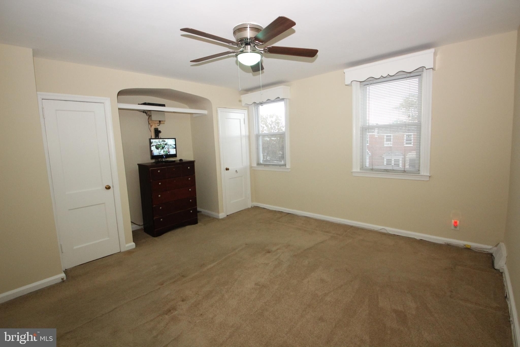 222 W Colonial Street - Photo 12