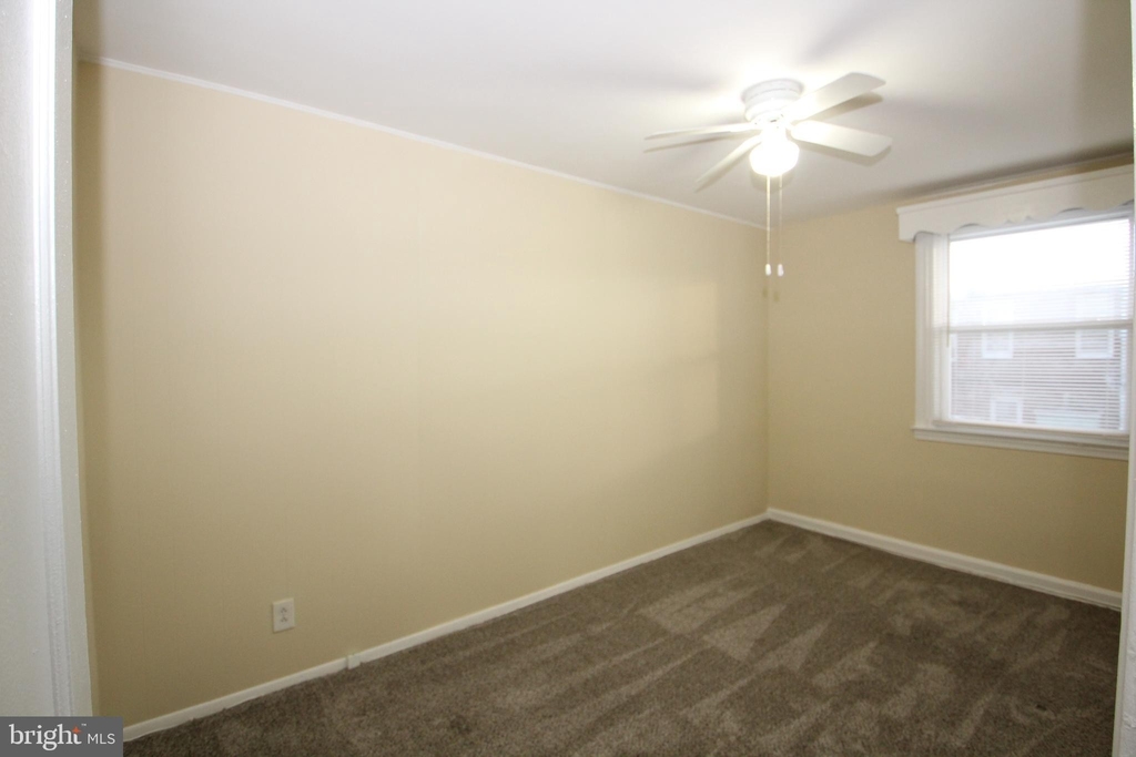 222 W Colonial Street - Photo 14