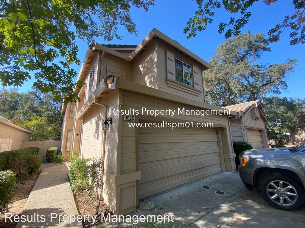 8125 Heritage Meadow Lane - Photo 0