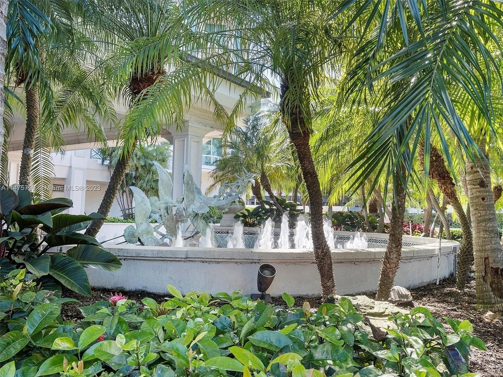 16047 Collins Ave - Photo 30