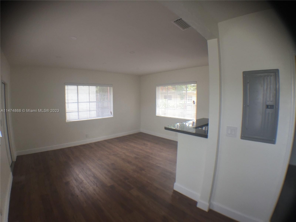 3132 Elizabeth St - Photo 1