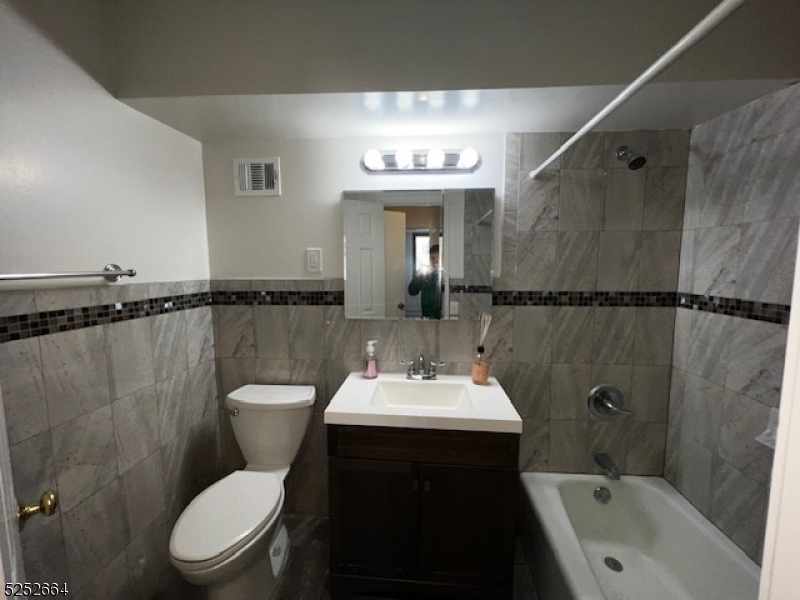 25 Zabriskie St - Photo 14