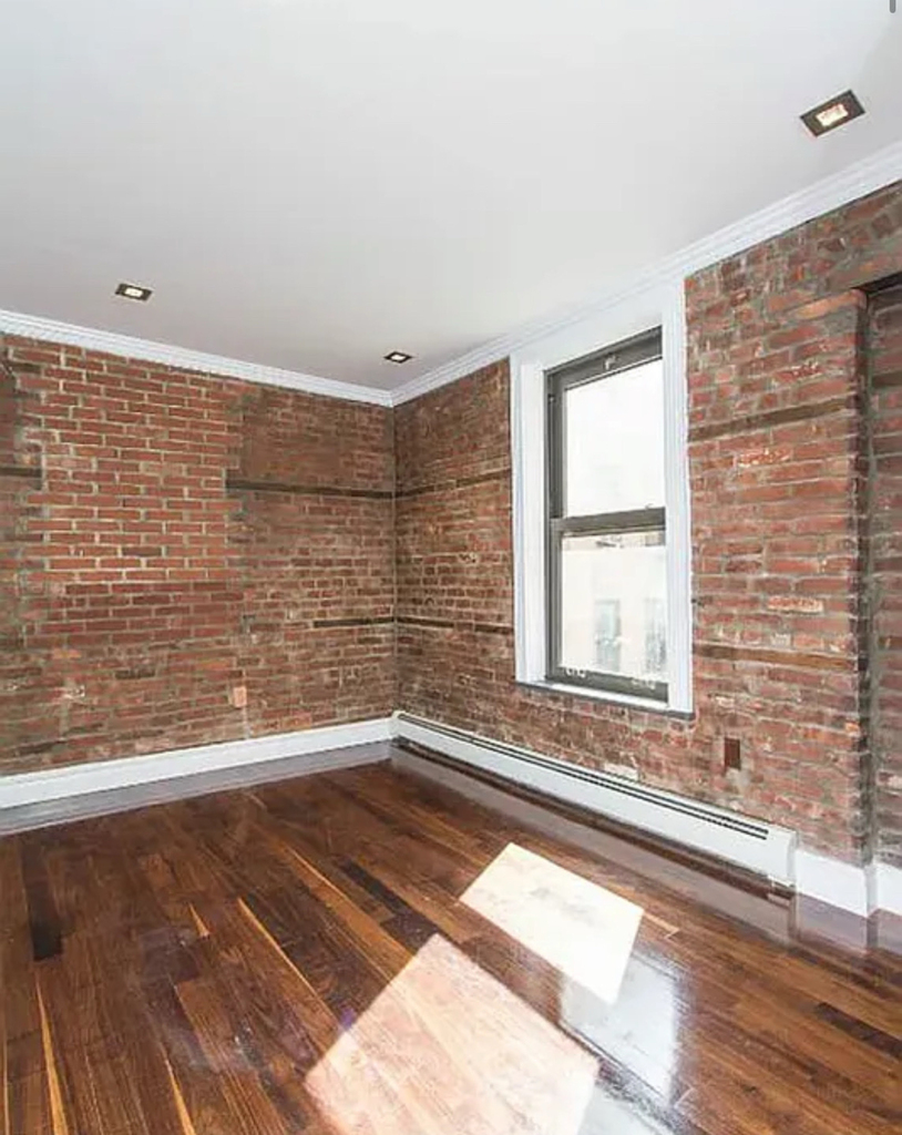 124 Ridge Street - Photo 2